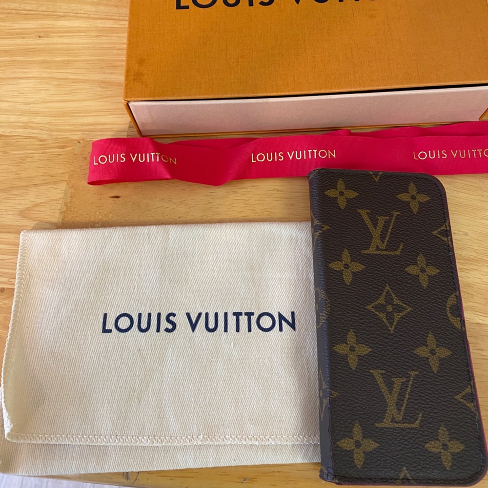 Louis Vuitton cell phone case. Xs